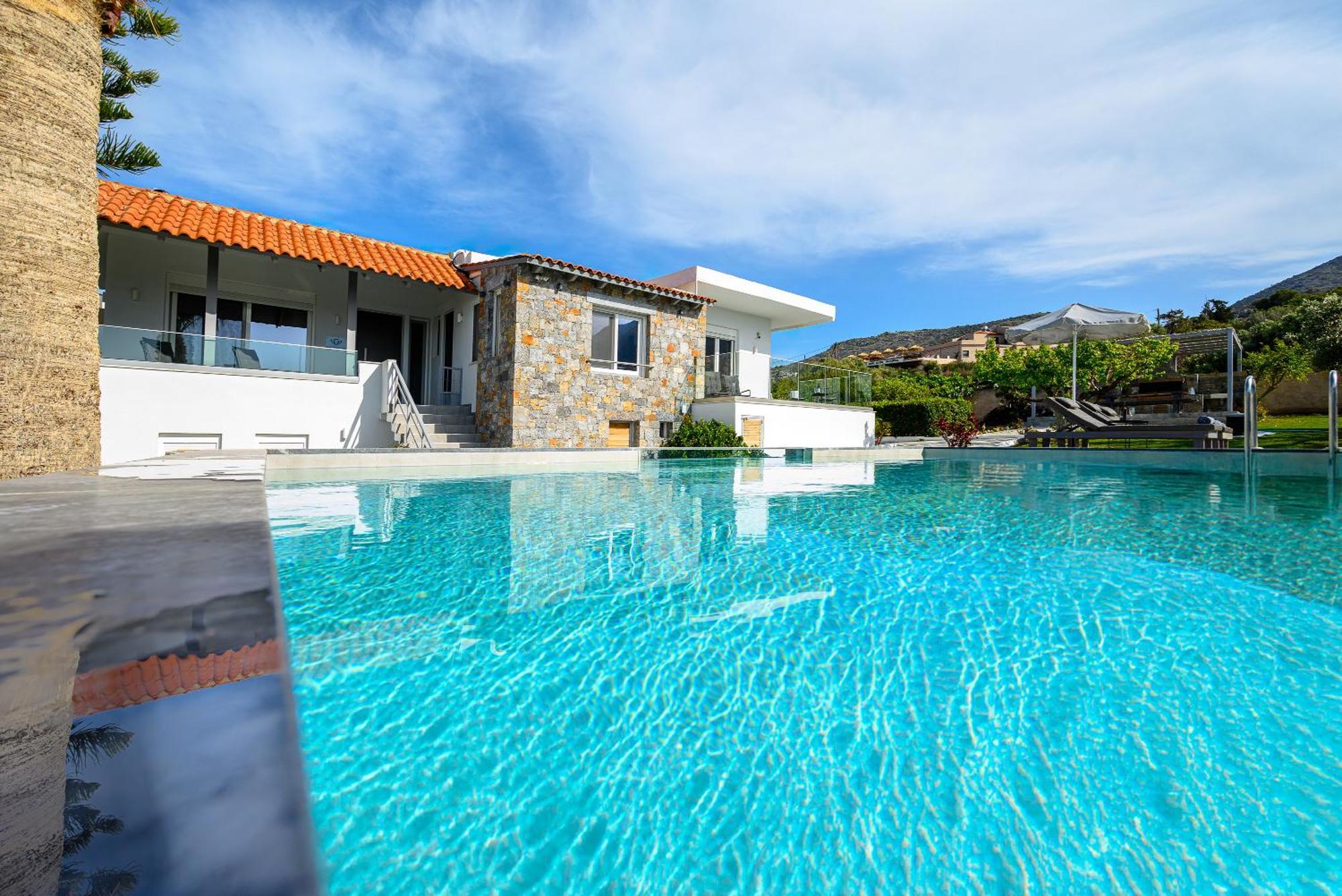 Queen'S Gem Luxury Villa - Heated Jacuzzi & Pool Hersonissos  Eksteriør billede